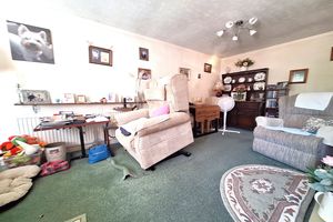 Lounge/Diner- click for photo gallery